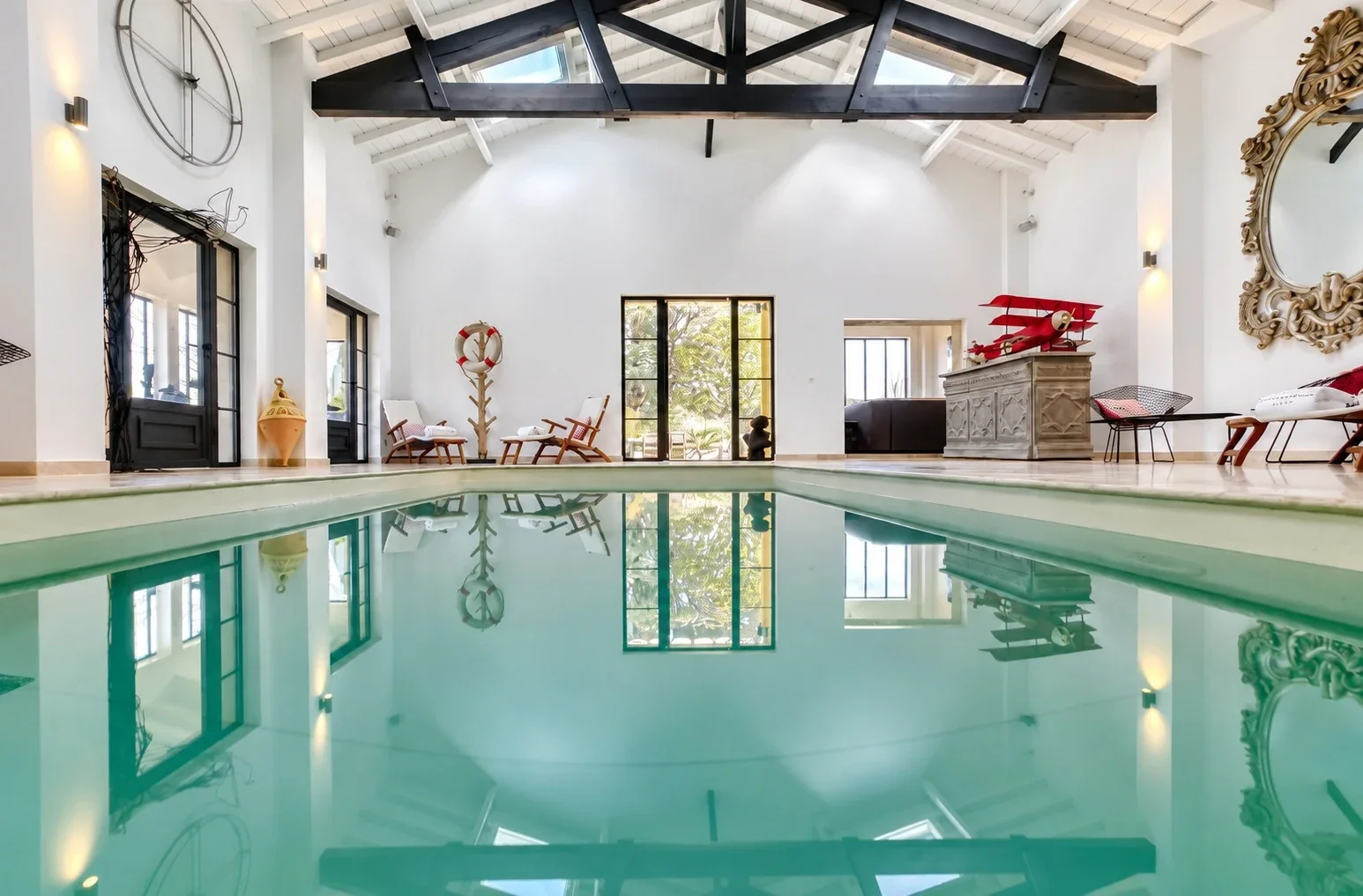 La piscine intérieure chauffée du Spa