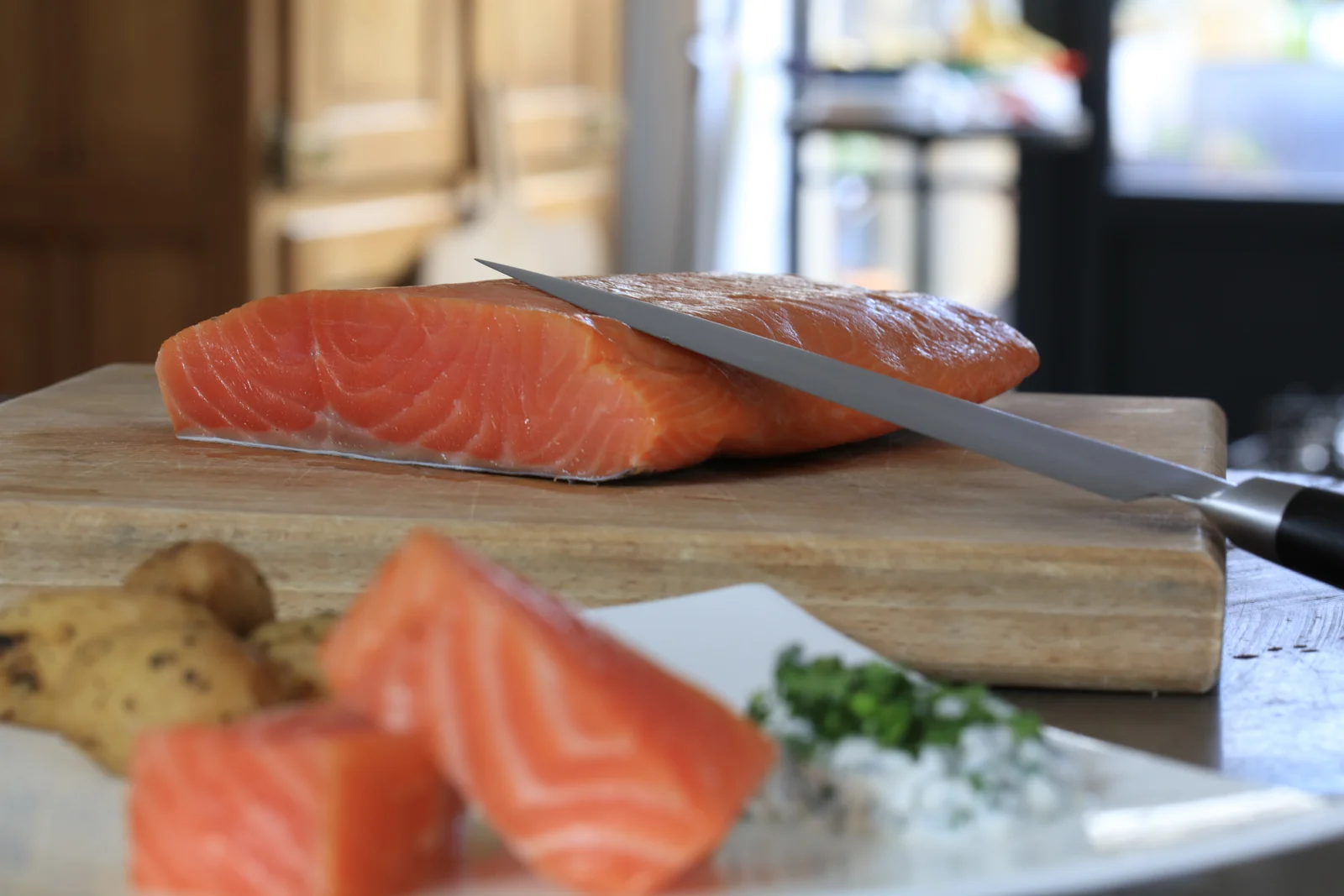 Assiette de saumon fumé à la table du Palanquey