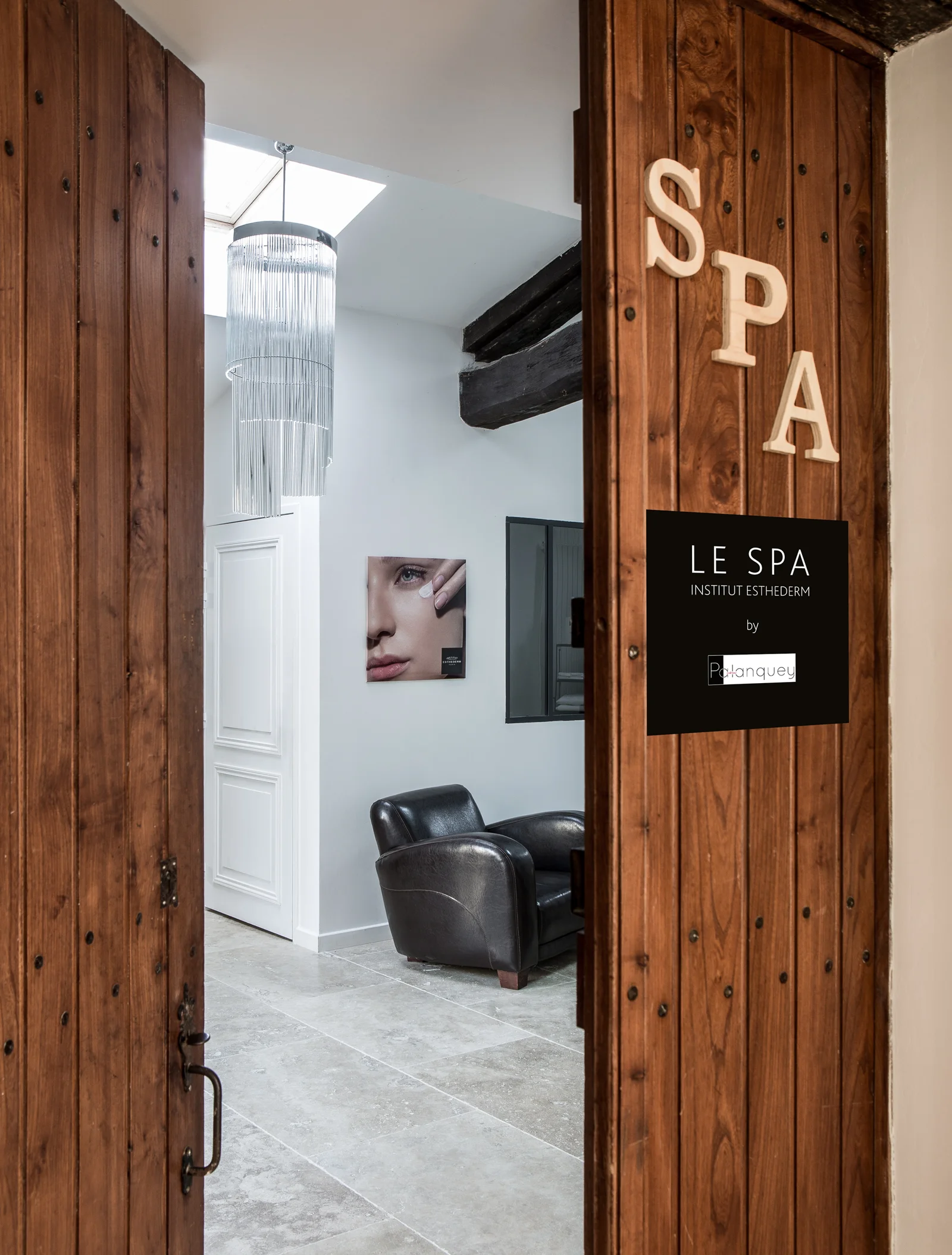 Entrée du Spa Institut Esthederm au Château du Palanquey