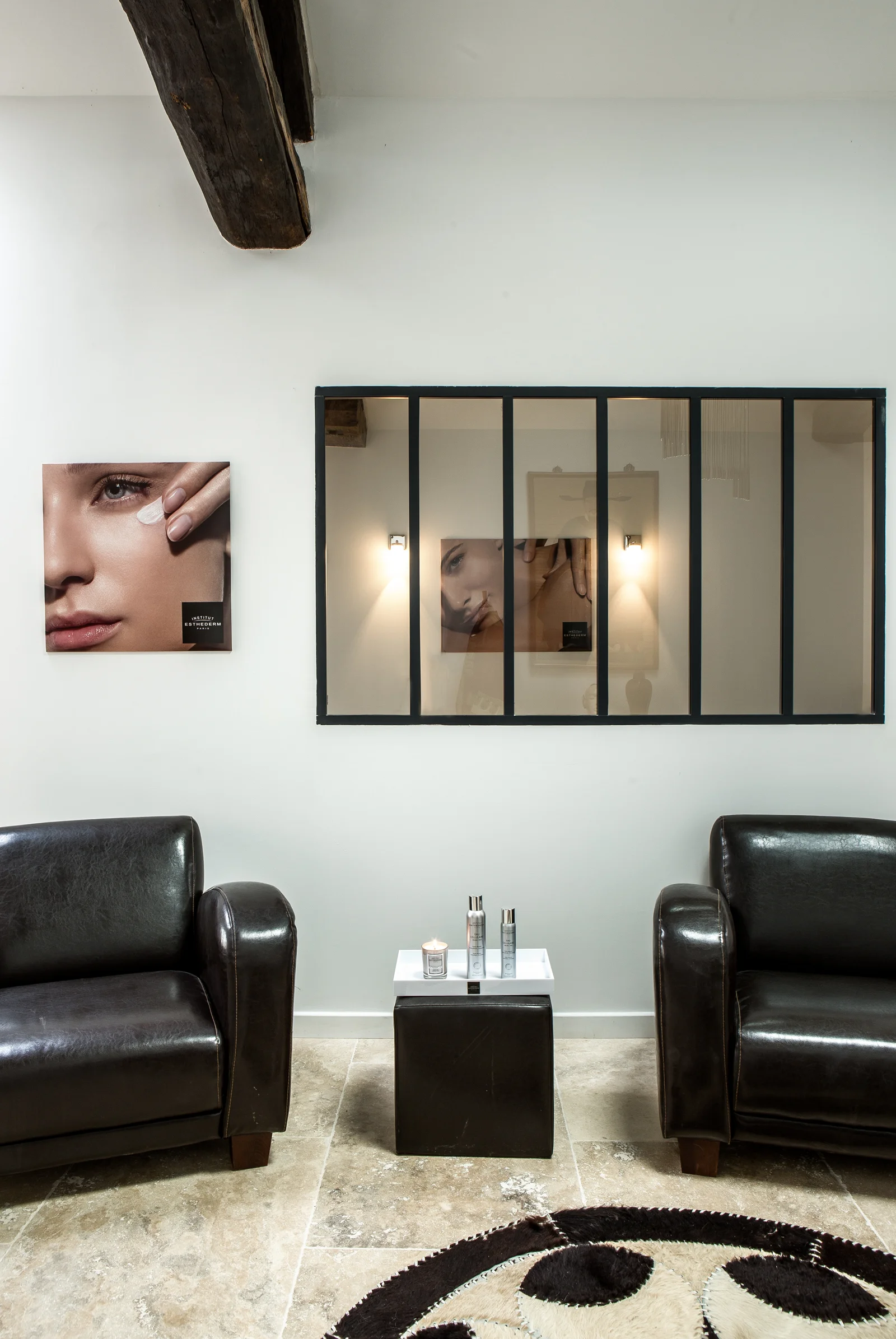 Les fauteuils du salon de détente Institut Esthederm